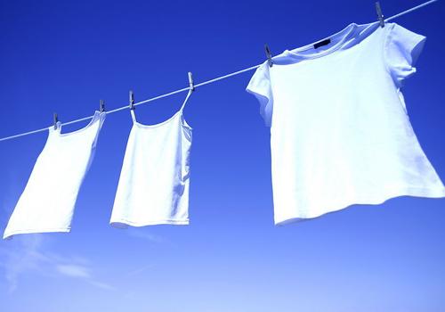 雨天衣服不干怎么办（雨天衣服不干怎么办 空调）