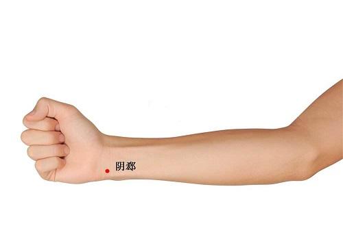 阴郄准确位置和作用 阴郄准确位置图和作用的准确位置图