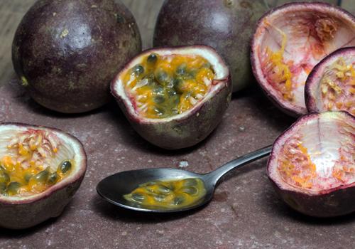 百香果可以和西瓜一起吃吗（百香果可以和西瓜一起吃吗会中毒吗）