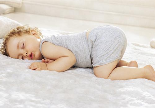 宝宝咳嗽有痰睡觉喉咙呼呼响（三岁宝宝咳嗽有痰睡觉喉咙呼呼响）