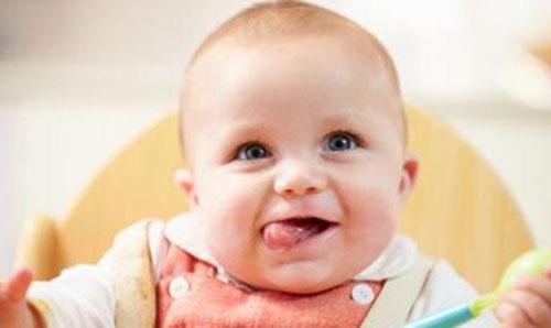 宝宝干呕怎么回事 一个月的宝宝干呕怎么回事