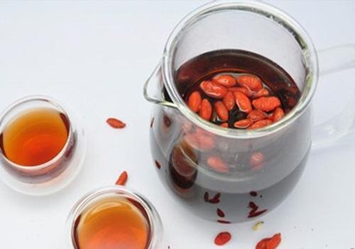 枸杞泡酒喝有什么好处 枸杞泡酒的七大功效