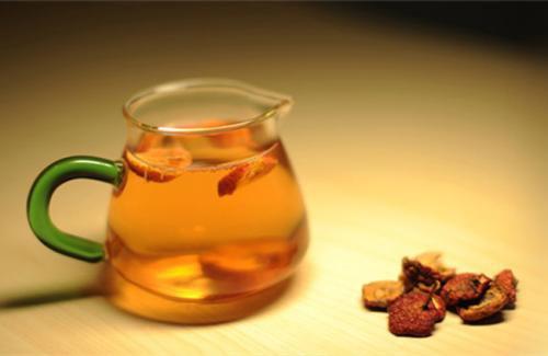 山楂泡水注意什么 山楂泡水的功效