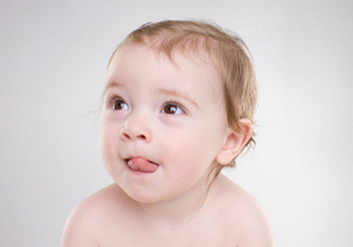 宝宝正常舌头颜色 宝宝舌头正常的颜色