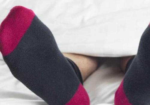 冬天睡觉脚冷怎么办 冬天晚上睡觉脚冷有什么办法