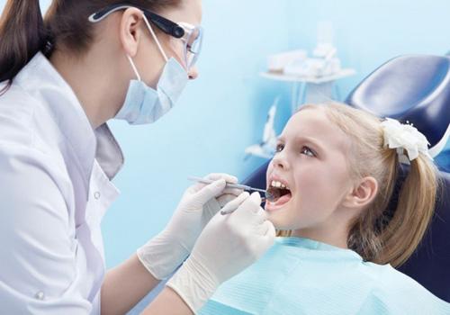 鱼刺卡到喉咙下面会自己化掉吗 别以为鱼刺是冰淇淋