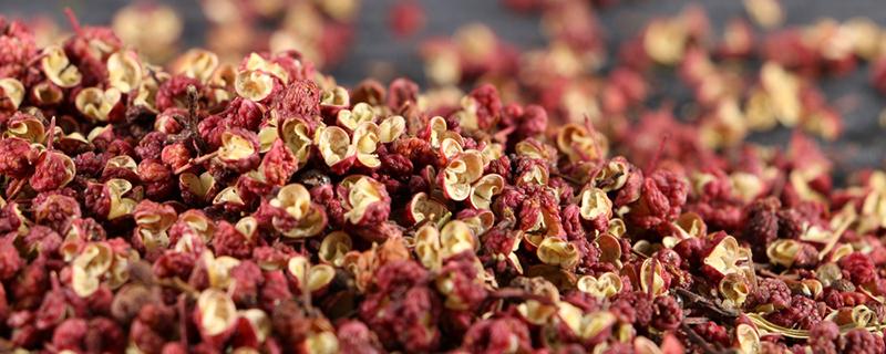 花椒壳卡喉咙可以自动消除吗（花椒壳卡在喉咙长久会自动消除吗）