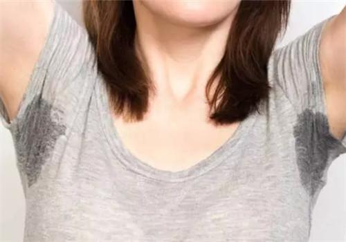 夏季腋下出汗怎么办 夏季腋下出汗怎么办女性