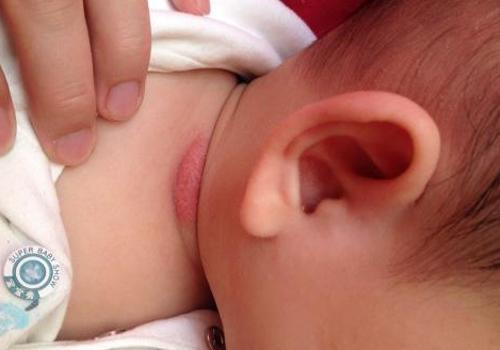 酷夏里，宝宝淹脖子怎么办（夏季宝宝淹脖子怎么办?）