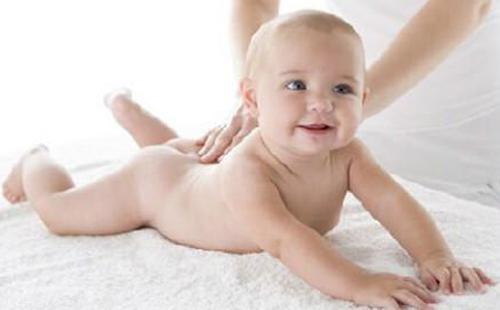怎么给宝宝做抚触（冬天怎么给宝宝做抚触）
