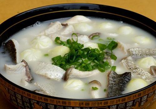 鲢鱼汤的功效与作用（鲢鱼汤的功效与作用孕妇可以喝吗）