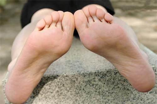 脚底按摩的方法（脚底按摩的方法有哪些）