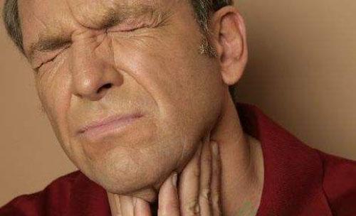 喉咙发炎是病毒感染还是细菌感染（喉咙发炎是病毒感染还是细菌感染呢）