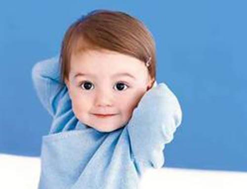 判断宝宝冷热摸哪里（判断宝宝冷热摸哪里最准确）