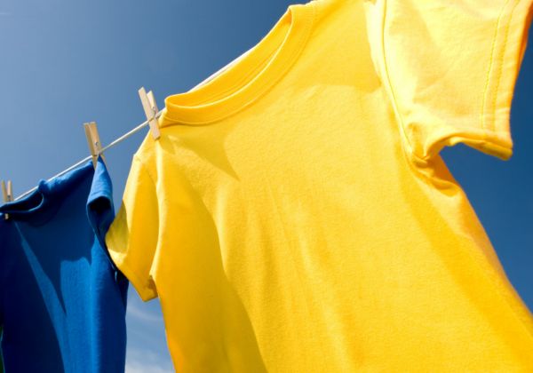 军绿色短裤配什么t恤 军绿色短裤搭配哪些t恤好看