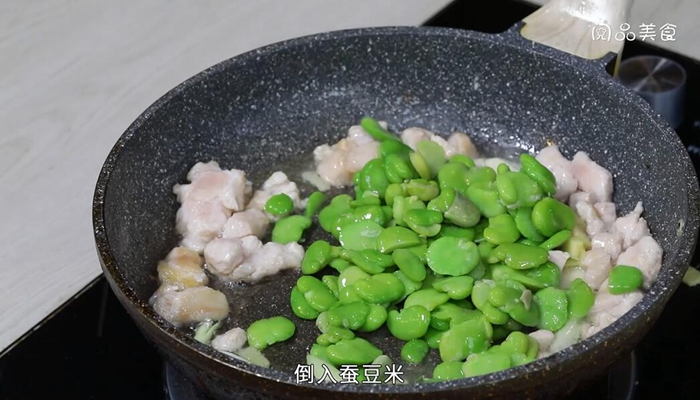 蚕豆炒鸡丁如何做 蚕豆炒鸡丁的做法