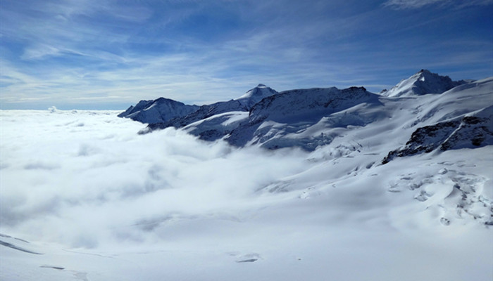 红军翻越的第一座大雪山是什么山 红军翻过的第一座雪山是什么山