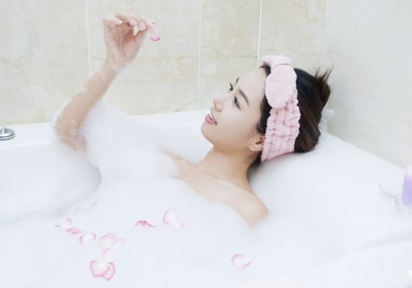 用纯露后需要用爽肤水吗 纯露和爽肤水的功效有什么不同