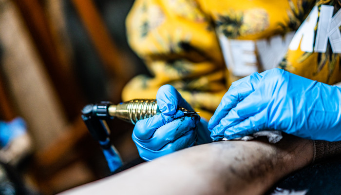 玫瑰净颜精油可以洗纹身吗 纹身精油洗纹身有效果吗