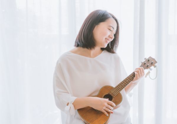 军绿色短裤配什么t恤 军绿色短裤搭配哪些t恤好看