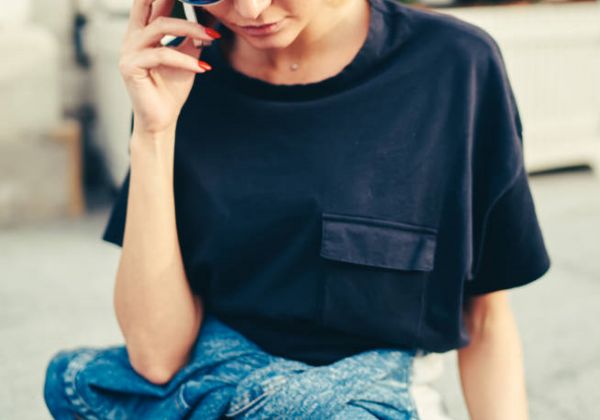 军绿色短裤配什么t恤 军绿色短裤搭配哪些t恤好看