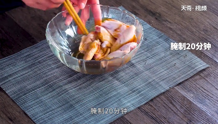 咸蛋黄焗鸡翅怎么做 咸蛋黄焗鸡翅咋做