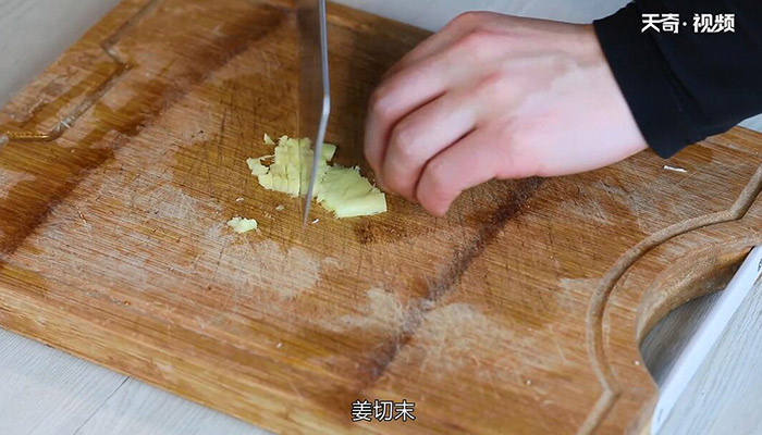 杏鲍菇炒腊肉的做法 杏鲍菇炒腊肉怎么做