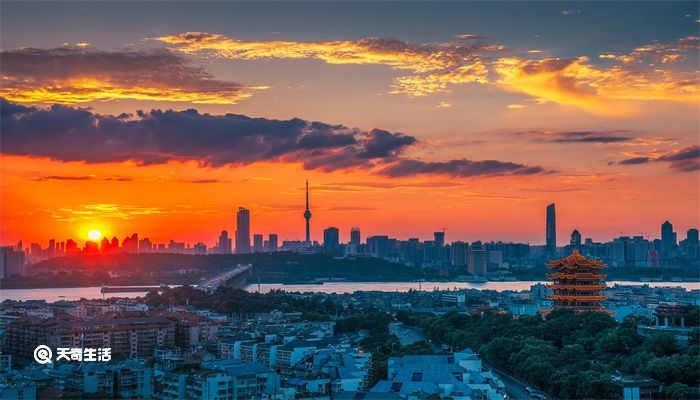 黄鹤楼哪一年建成 黄鹤楼哪一年建造的