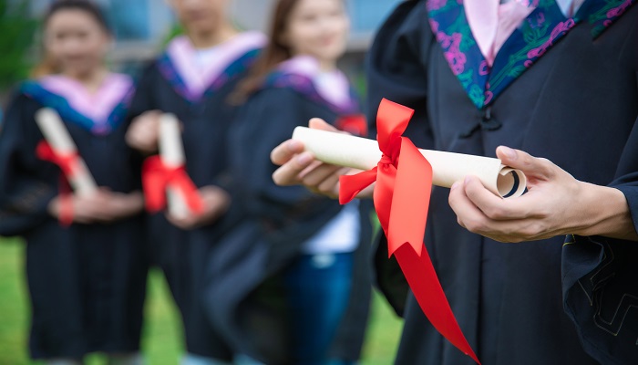 学位服领子颜色区分 学士服有几种颜色