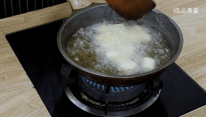 蚝油豆腐鸡翅煲的做法 蚝油豆腐鸡翅煲怎么做好吃