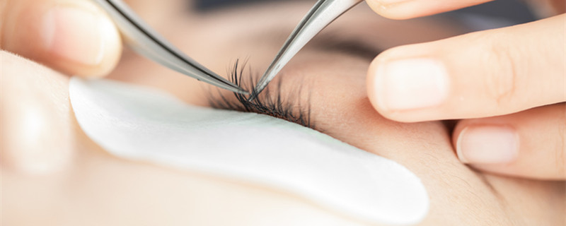 嫁接睫毛可以化妆吗 嫁接睫毛可以画眼妆吗