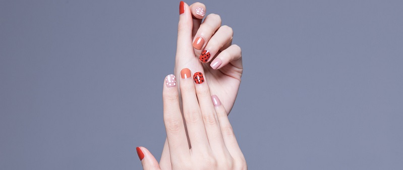 美甲封层涂几遍 美甲封层需要涂几遍