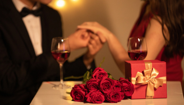 女生粉水晶戴左手还是右手  女生粉水晶戴右手还是左手