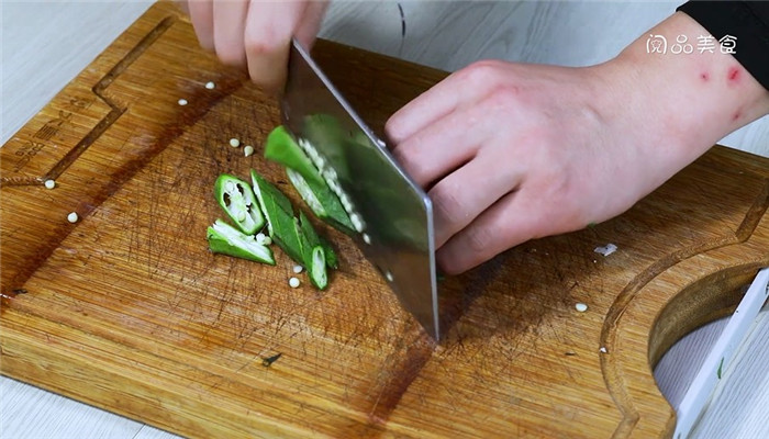 清炒秋葵菱角的做法 清炒秋葵菱角怎么做