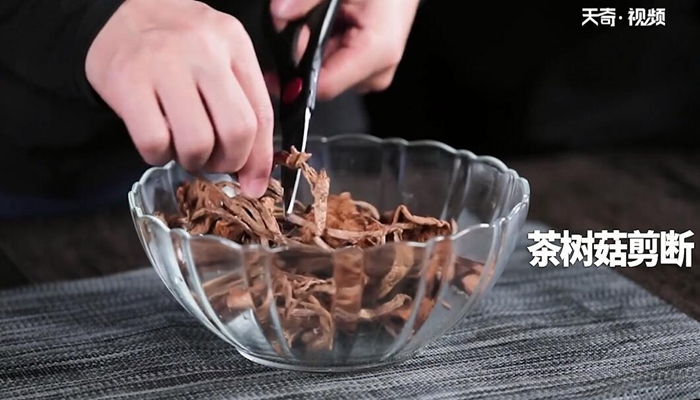 茶树菇炒五花肉的做法 茶树菇炒五花肉怎么做