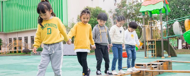 孩子在幼儿园不合群怎么办 孩子内向不合群怎么办