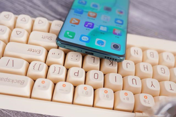 荣耀50的耳机孔在哪个位置