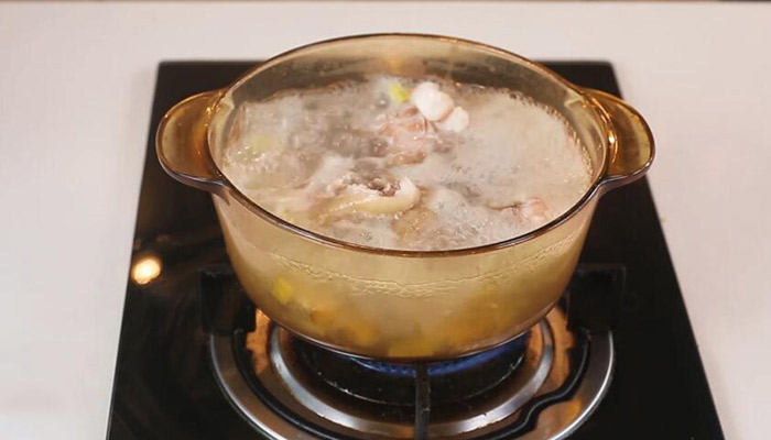 芋头花生猪脚汤的做法 芋头花生猪脚汤怎么做