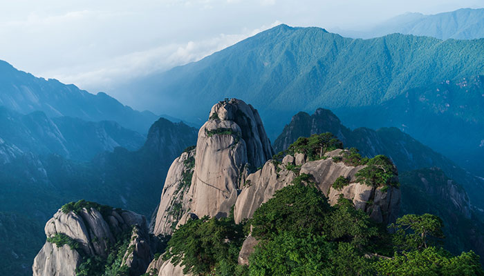 “五岳归来不看山，黄山归来不看岳”的意思 “五岳归来不看山，黄山归来不看岳”是什么意思