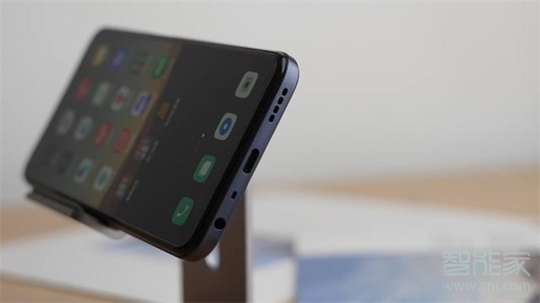 真我V13有耳机孔吗