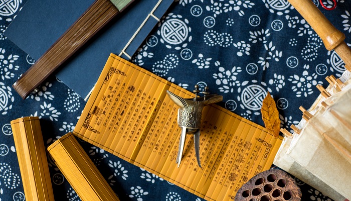 秦穆公兴兵袭郑翻译 秦穆公兴兵袭郑的翻译