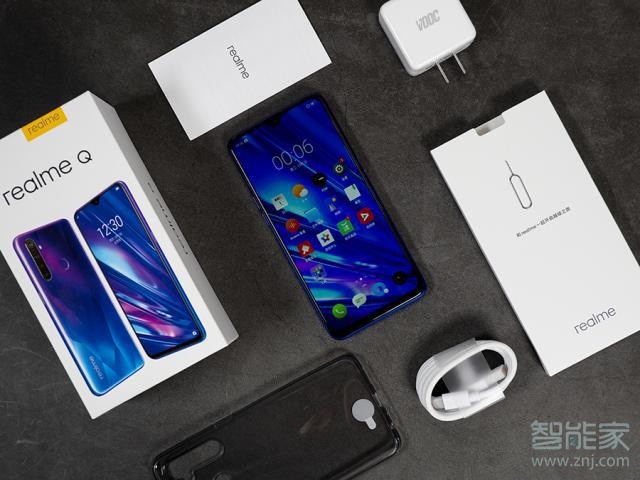 realme Q手机自带贴膜吗