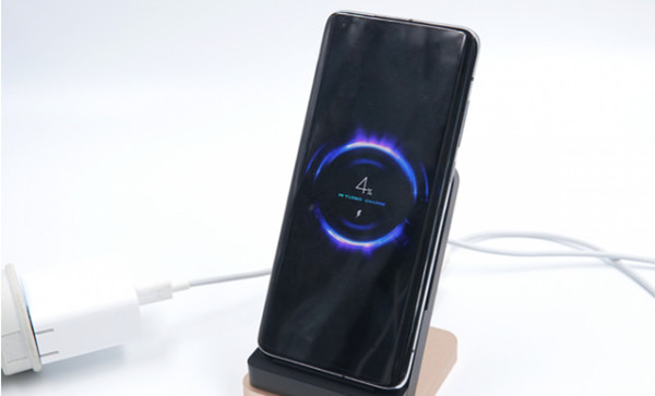 小米10至尊纪念版无线充电怎么用