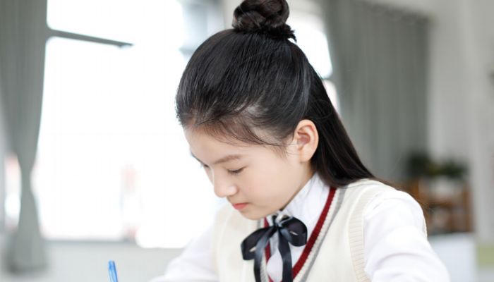 刘海养长的过渡期发型 刘海养长过渡期的发型有哪些