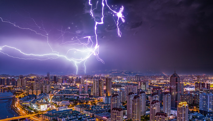 秋天下雨打雷正常吗  深秋打雷下雨是什么征兆