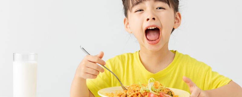 孩子吃饭声音很大怎么教育 孩子吃饭吧唧嘴怎么办