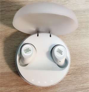 JBL FREE X蓝牙耳机怎么开关机