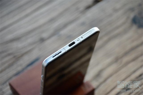 红米k40游戏增强版耳机孔在哪里