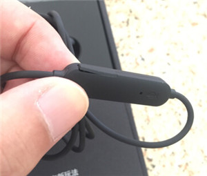 酷狗M1蓝牙耳机怎么充电