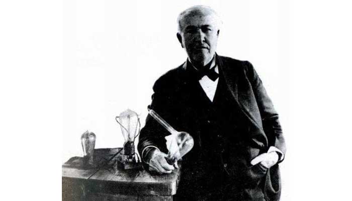 电灯泡是谁发明的 电灯泡的发明者